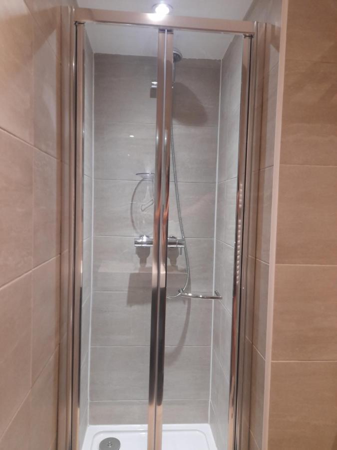 Lovely Home With Full En-Suite Double Bed Rooms Reading Zewnętrze zdjęcie